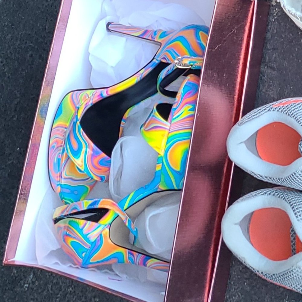 Size 8 tie dye heels brand new